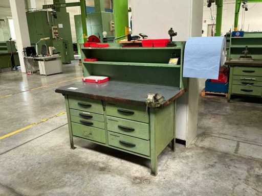 Établi avec sommaire