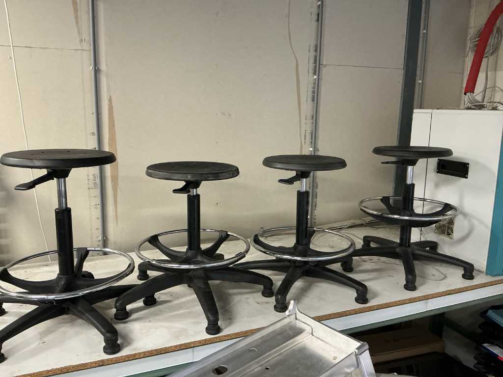 Work stools (4x)