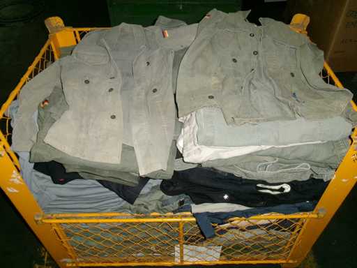 kg Mélange de vêtements, défectueux, coloré (G3) (135kg)