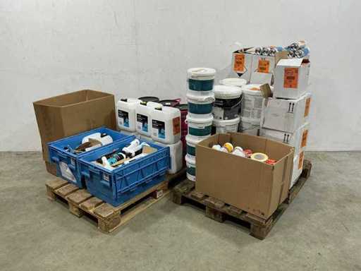 Diverse lijmen, kitten en andere materialen voor vloermontage