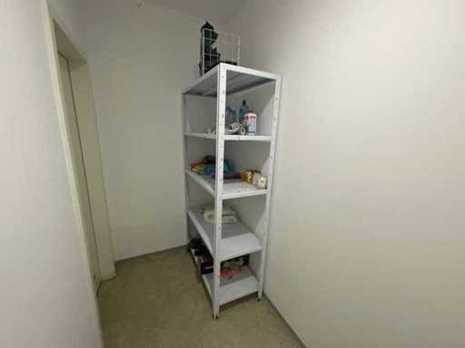 Stalen plank zonder bout, met inhoud