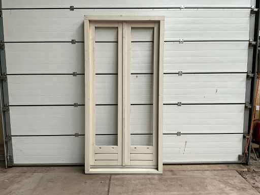 Hardhout kozijn met openslaande deuren (3x)