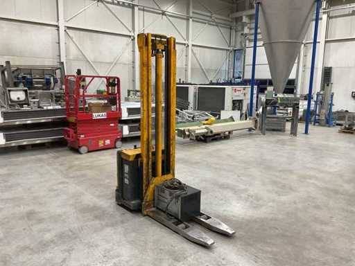 Jungheinrich Stacker