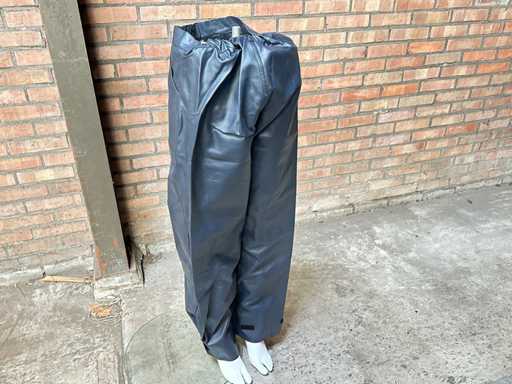 Partei der militärischen Regenbekleidung