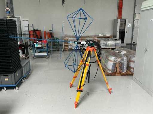 Suport Ems BLA 3000 cu antenă de măsurare - Antenă Bilog 20-3000 MHz