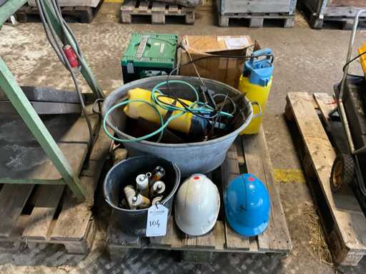 Batch of various contractor materials