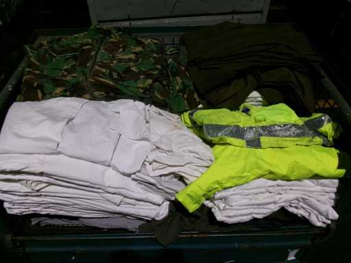 kg Mélange de vêtements, défectueux, coloré (G3) (125kg)