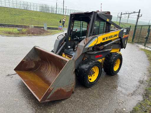 2007 New Holland LS185B Ładowarka o sterowaniu burtowym