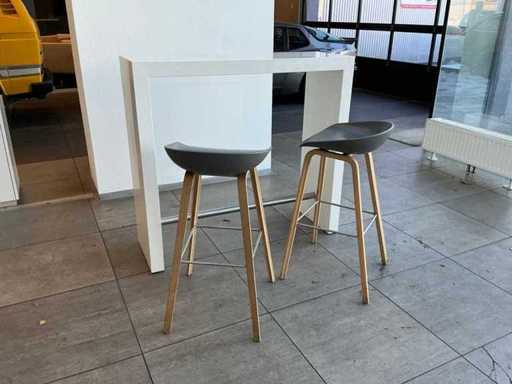 Shop counter with 2x chairs