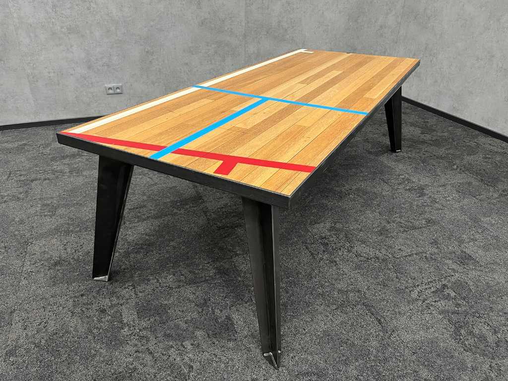 PLANQ - Gym Floor Tisch mit einzigartigem Design 240x100 - rund