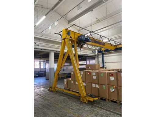 Macara interioară Demag, capacitate de ridicare de 5000 kg