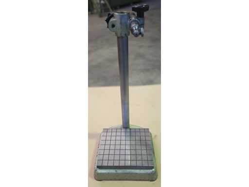 UNKNOWN MEASURING TABLE WITH TRIPOD LARGE MEASURING EQUIPMENT