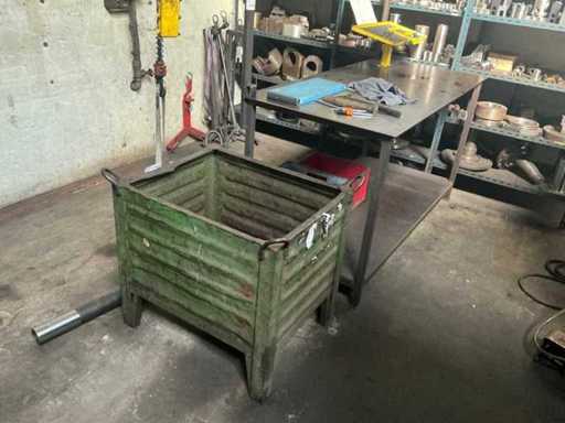 Metalen tafel