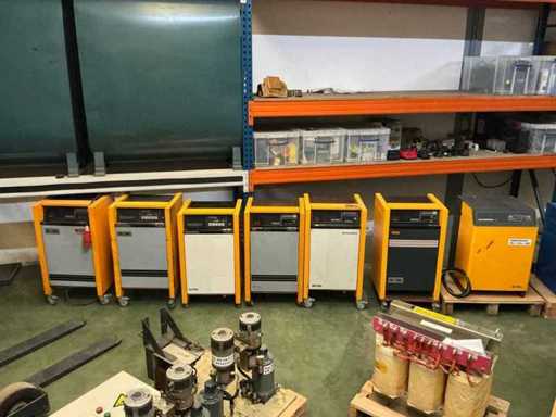 Lot van 7 Jungheinrich Opladers Heftruck toebehoren