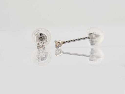 900 Platinum White Earring With Natural Diamond