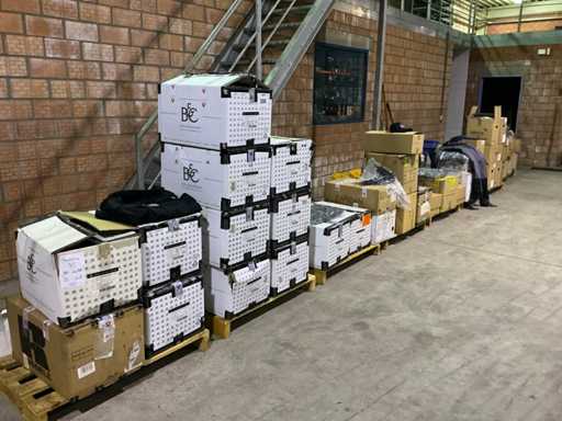 Man Grote partij nieuwe werkkledij en jassen