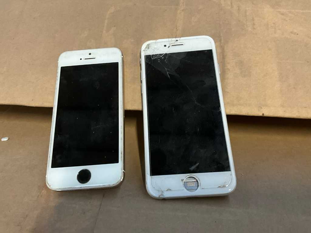 2 différents iPhones APPLE