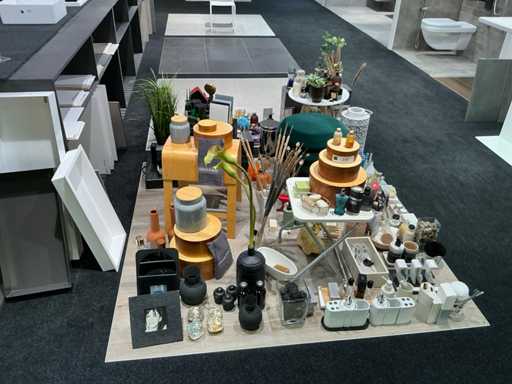 Materiale per decorazioni per feste