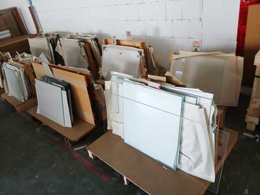 Stock rimanente - lastre di vetro, ad esempio per paraspruzzi da cucina dietro fornelli o lavelli, di varie dimensioni. Vetro: lastre ESG da 4 mm