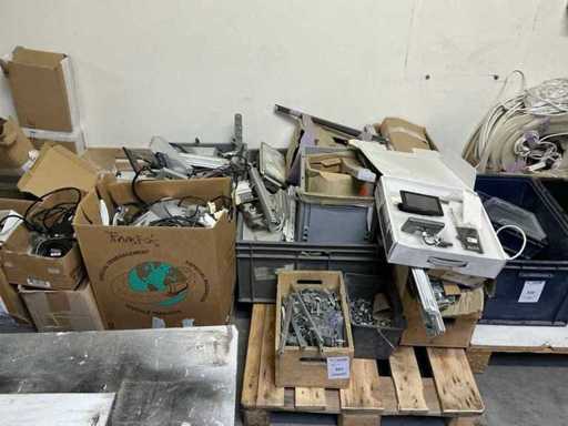 Partia różnych urządzeń elektrycznych