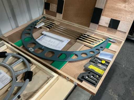 Mitutoyo Outer size micrometer