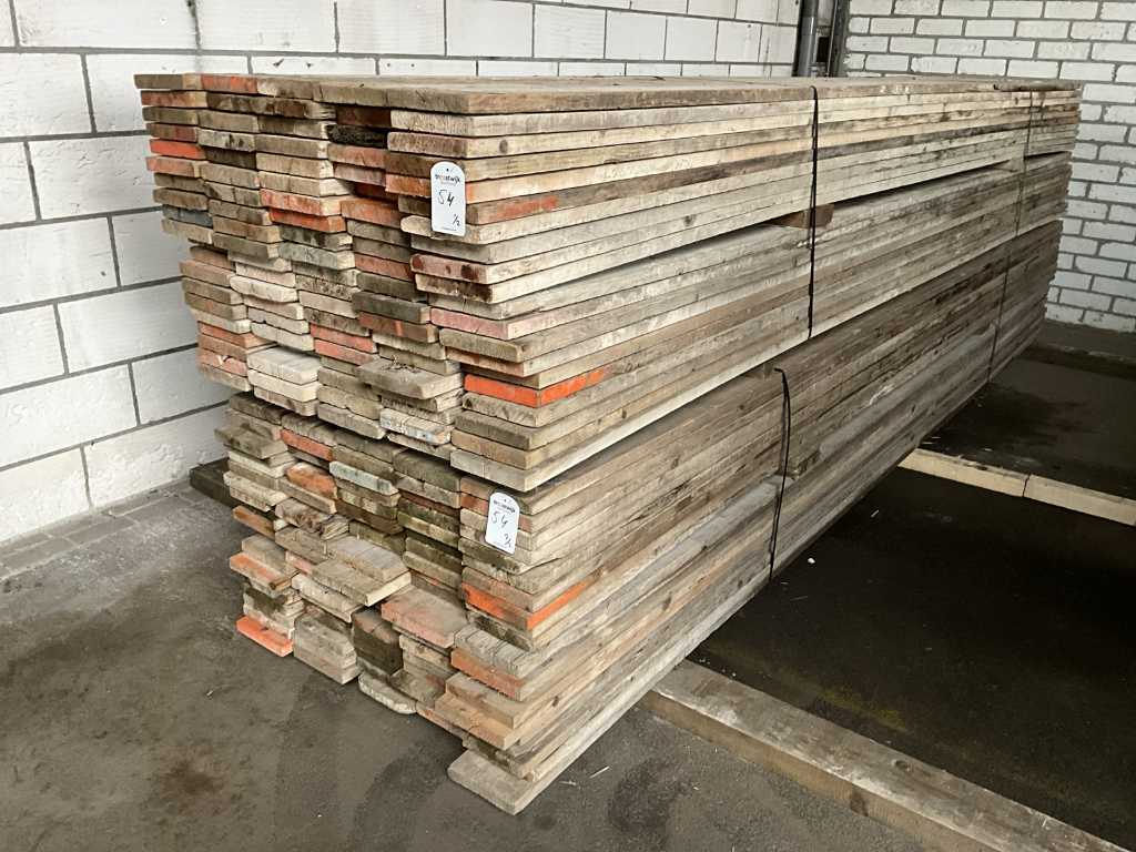 Planches de bois d’échafaudage (200x)