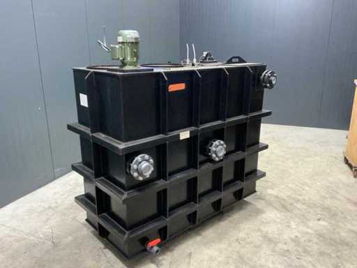 Serbatoio d'acqua in plastica con agitatore