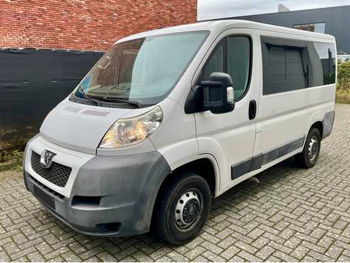 Minibus boxer Peugeot 2010 - 9 personnes - bar de remorquage