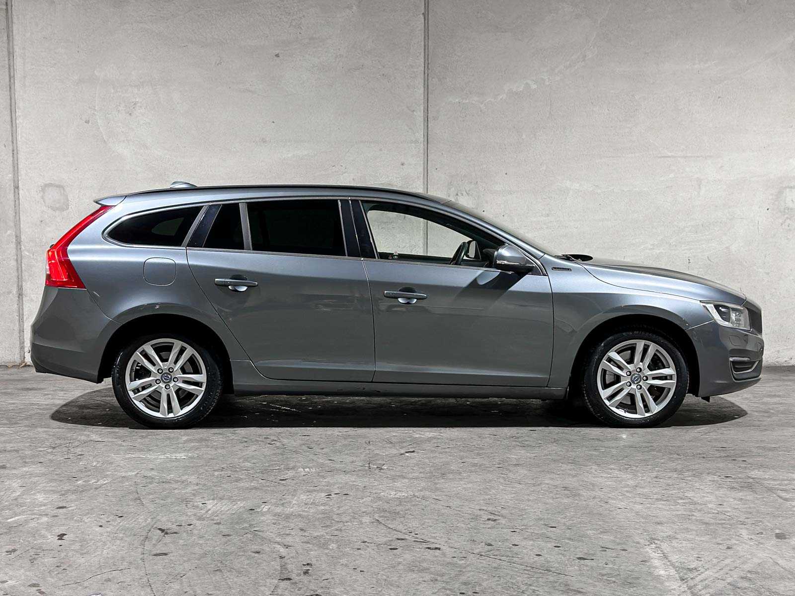 Volvo V60 2.4 D5 Twin Engine Special Edition 163pk 2015, NH-759-L