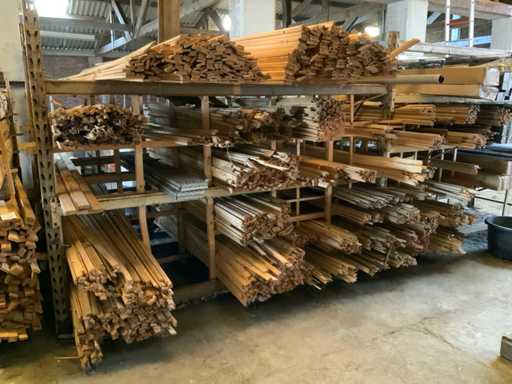 Lot de lattes et de cadres