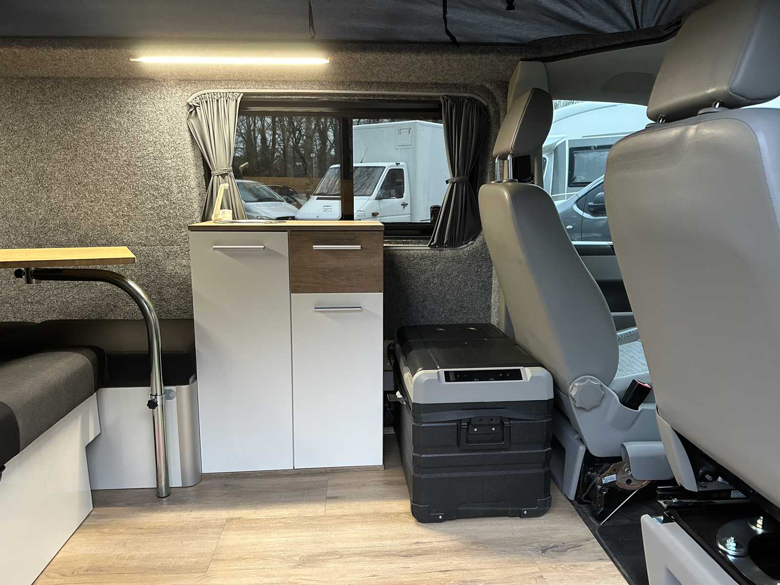 Volkswagen Transporter 7J0 T5 2.0 L1H1 84kW Camper 116pk 2012, HXR-32-F