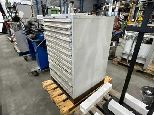 Ladenkast voorzien van stempels