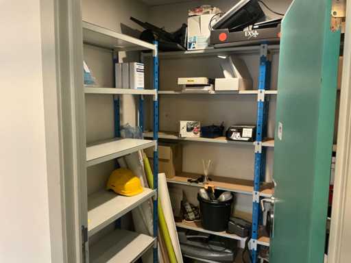 Shelf rack with content