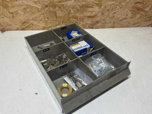Batch of various cylinder locks and keys