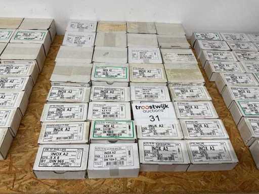 32 pudełka stalowych drewnianych