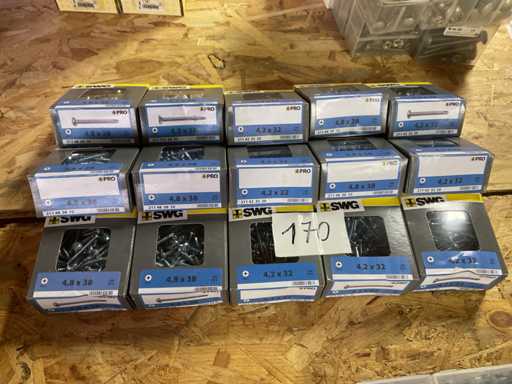 15 Schachteln Schrauben mit Chuck