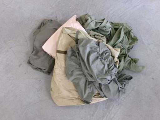 C?ptu?eal? pentru sac de dormit, într-o cutie de lemn, a doua op?iune (R16) (63x)