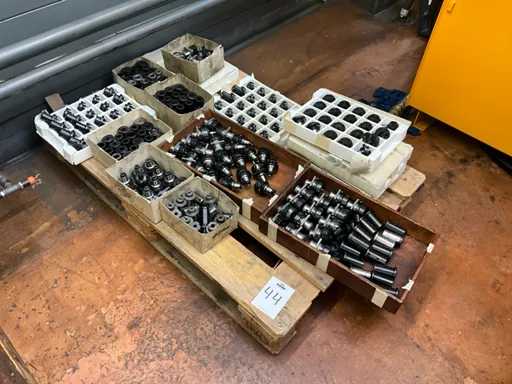 verschiedene Werkzeughalter und Schleifköpfe