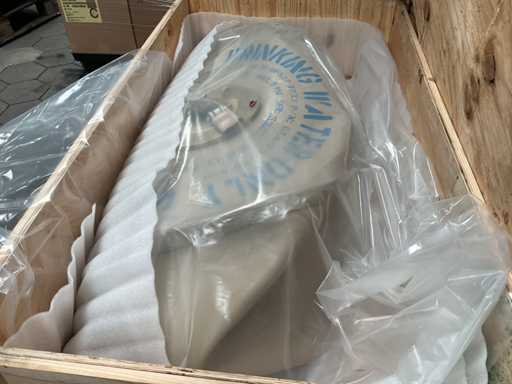 Collapsible water tank