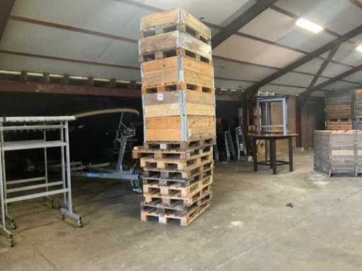 Pallets of crates div. - Pallets