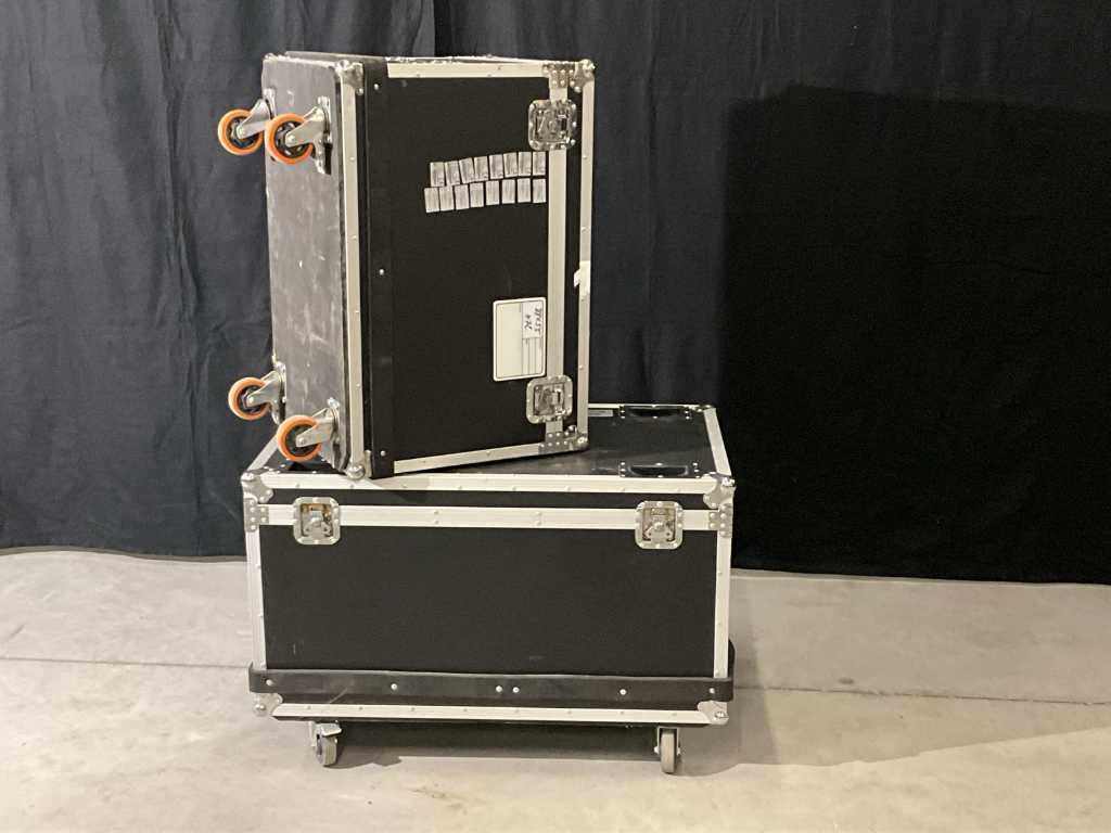 2 various mobile flight cases