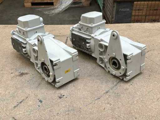Lenze MDSMAXX063-22C0C Motorreductor (2x)