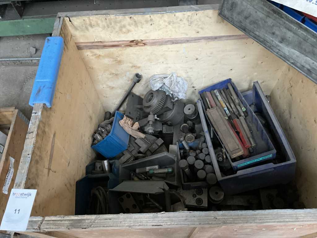 Batch of miscellaneous parts