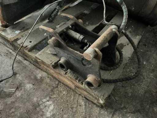 Hydraulic quick coupler