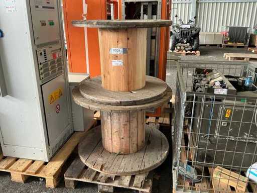 Wooden Cable Reel (2x)