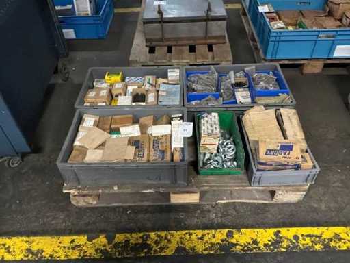 Divers boulons et écrous