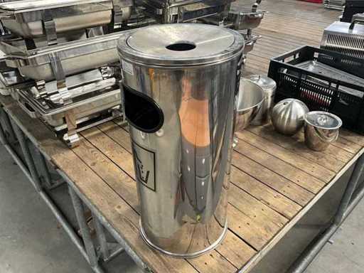 Ash Dover / Mülleimer