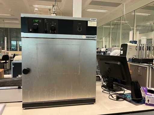 MEMMERT BE400 Incubator