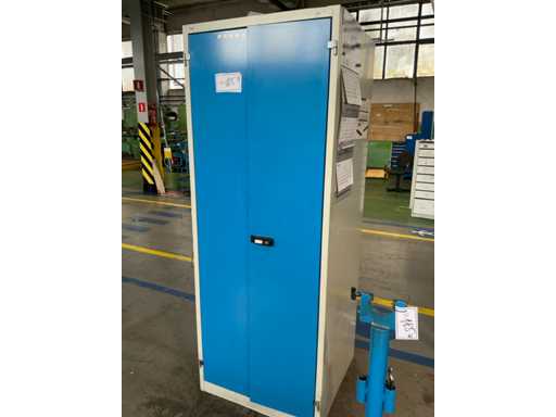 Armadio con attrezzi