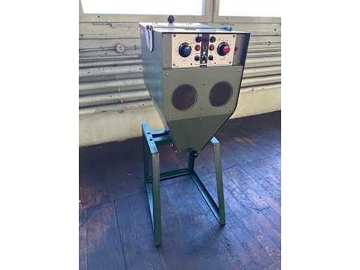 Plastic pellet dryer